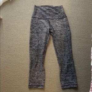 CROPPED LULULEMON ALIGN PANTS